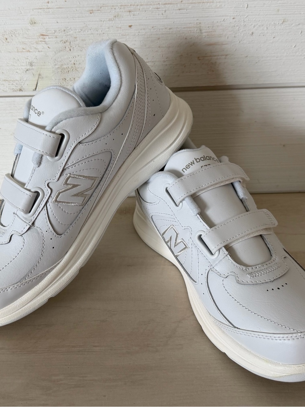 New Balance 577 Walking Shoes Sneakers Womens Size 9.5 White 2 Straps WW577VW